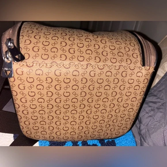 Guess Brown Monogram Cosmetic Bag/lunch bag..faux leather..brown..(NWOT) - Picture 3 of 4
